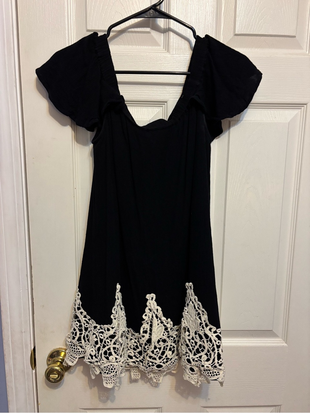Women’s Umgee Black Off-The-Shoulder Top with Ivory Crochet Hem Small
